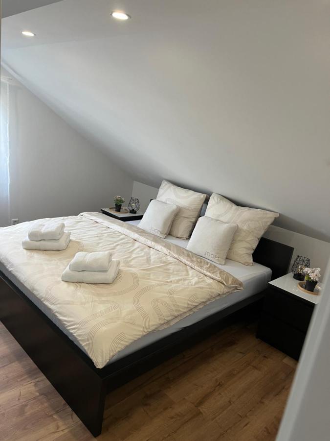 Ferienwohnung Lidu-Jene Eislingen Exterior photo